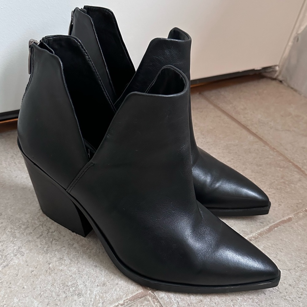 Vince Camuto GIGIETTA Pointy-Toe Heel Booties Black Size 11M 11 genuine Leather